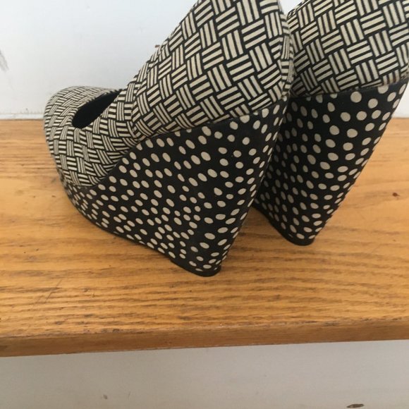 B&W Monochromatic Wedge Heel - Picture 2 of 4